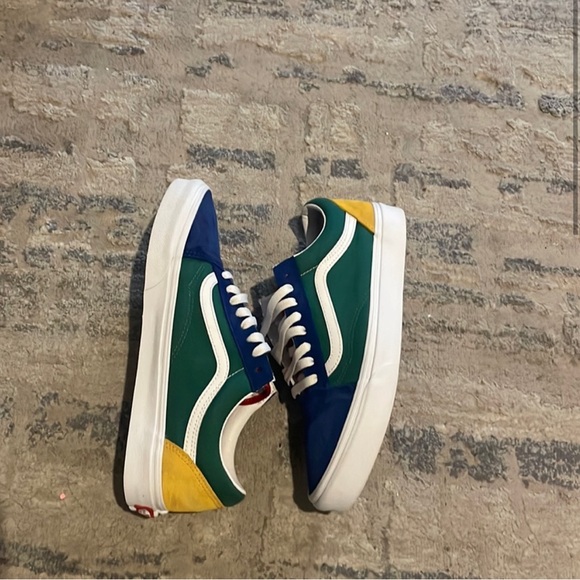 Vans - Picture 2 of 7